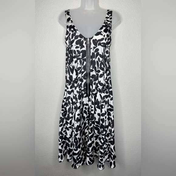 Dolce & Gabbana Dresses & Skirts - Dolce & Gabbana Leaf Print 100% Silk Babydoll‎ Dress | IT 42 US 6 Rare Designer